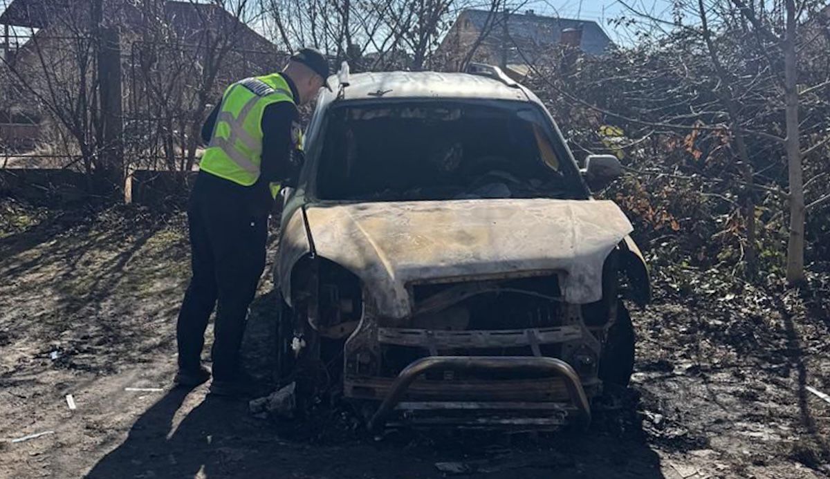 У Мостиськах затримали підлітків, які підпалювали авто на замовлення російських кураторів