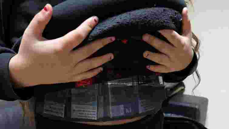 Прикордонники затримали закарпаток з приклеєними до талії сигаретами