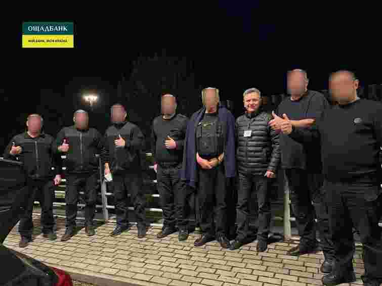 Сімох інкасаторів «Ощадбанку» звільнили з заручників в Угорщині