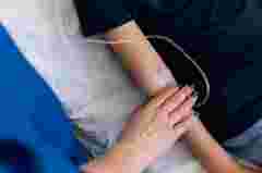 На Львівщині суд оштрафував батька за госпіталізацію сина з алкогольним отруєнням