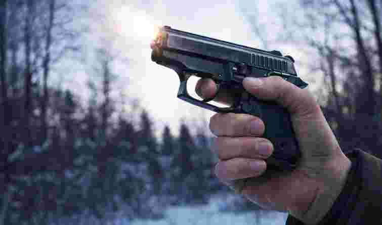 В Івано-Франківську затримали чоловіка, який влаштував стрілянину біля магазину 