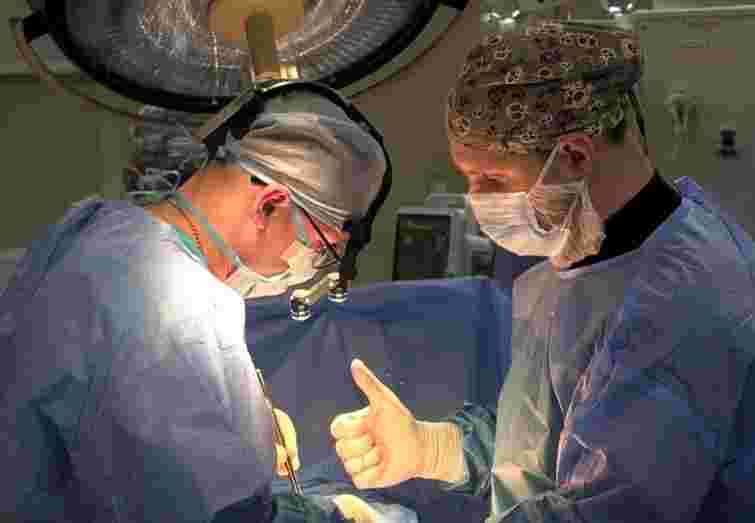 Рівненські хірурги видалили 4-кілограмову пухлину з живота пацієнтки