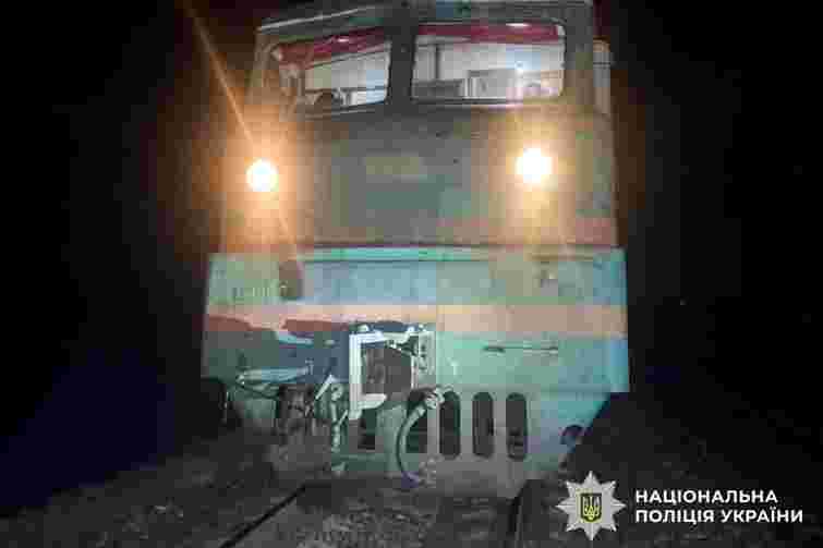 Вантажний поїзд переїхав пенсіонера, який сидів на коліях на Рівненщині