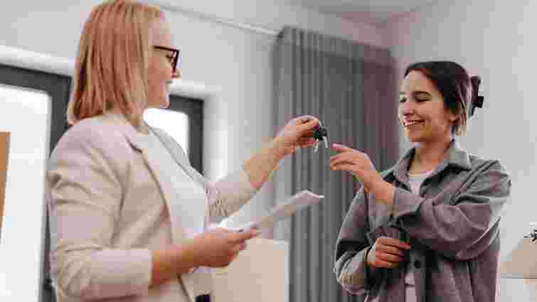 Жінки збирають довше: купівля житла в Україні більш доступна для чоловіків