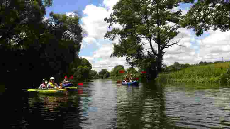 Деревʼяні храми, руїни синагоги і сплав Ратою: принади Великих Мостів та сіл громади