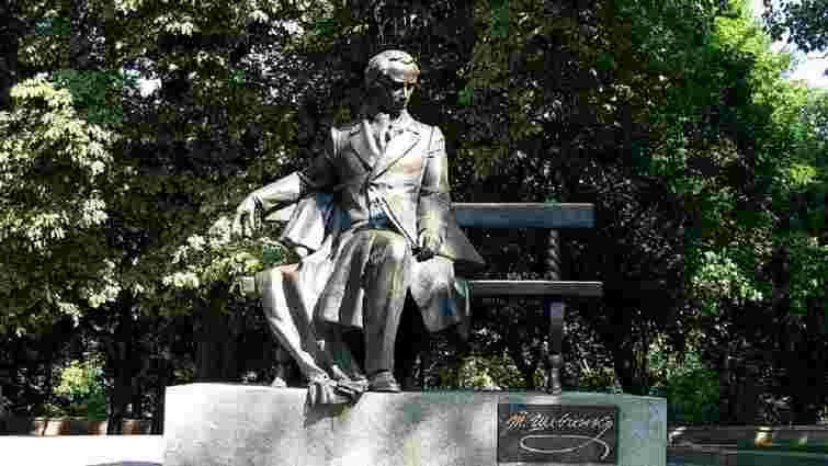 Без вусів і кожуха: нетипові памʼятники Тарасові Шевченку