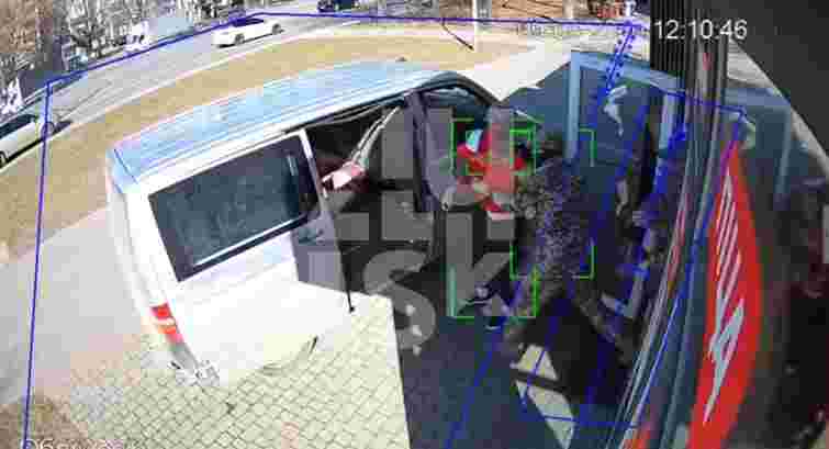 Волинський ТЦК прокоментував силове затримання працівника піцерії в Луцьку