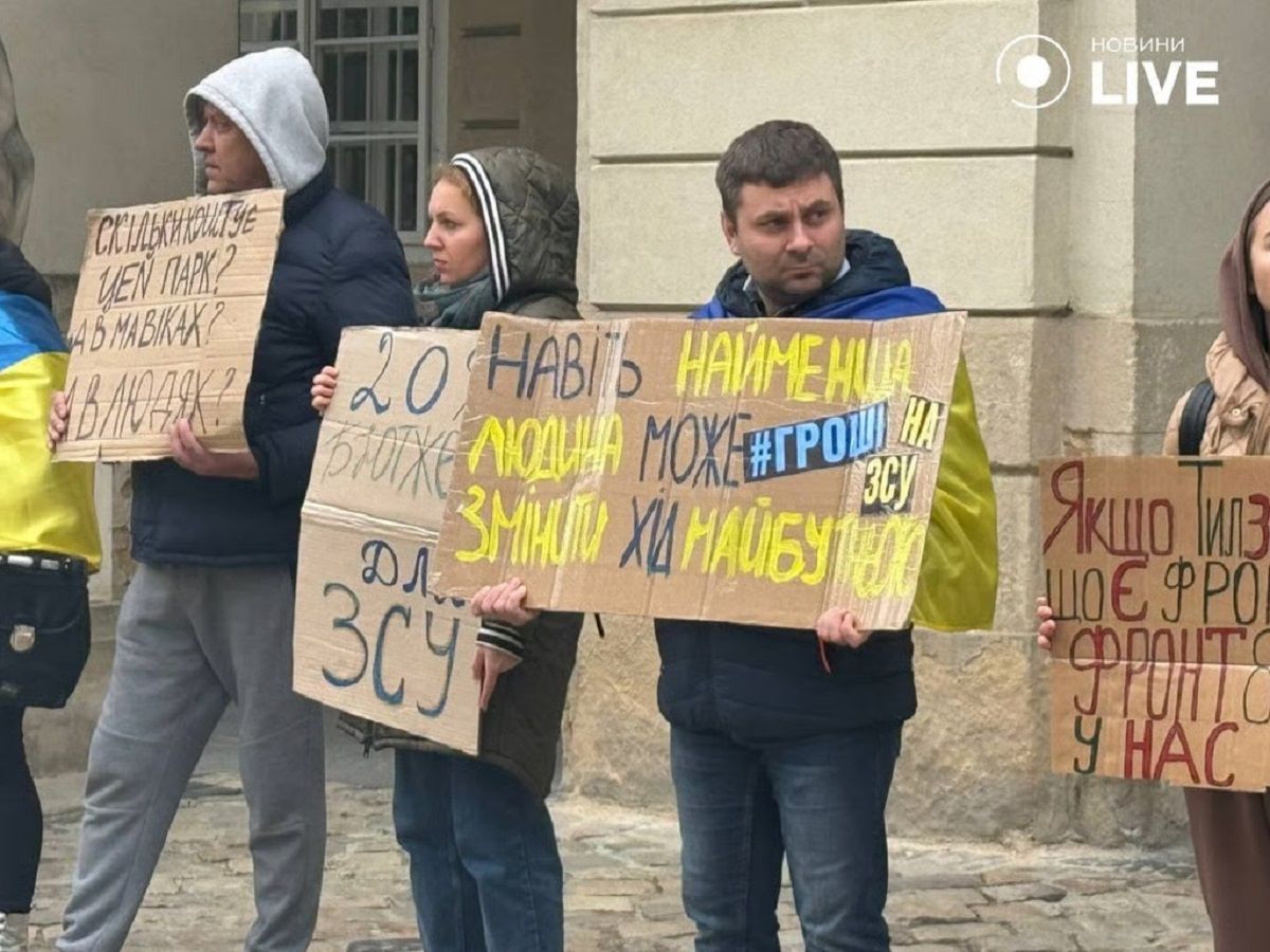 Адвокати, боти та професійні активісти