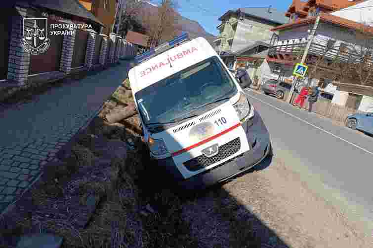 Унаслідок ДТП за участі «швидкої» на Закарпатті госпіталізували 6-річного хлопчика 