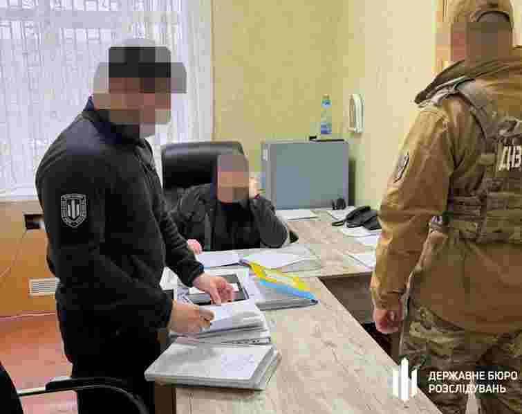 На Полтавщині викрили начальника ТЦК на допомозі військовозобовʼязаним уникнути мобілізації