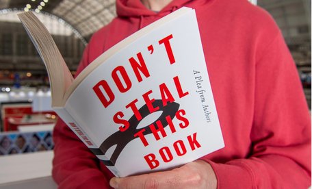 Письменники видали книгу з порожніми сторінками як протест проти ШІ