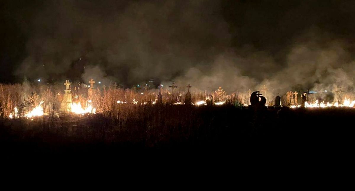 Через спалювання сухостою горів сільський цвинтар на Львівщині