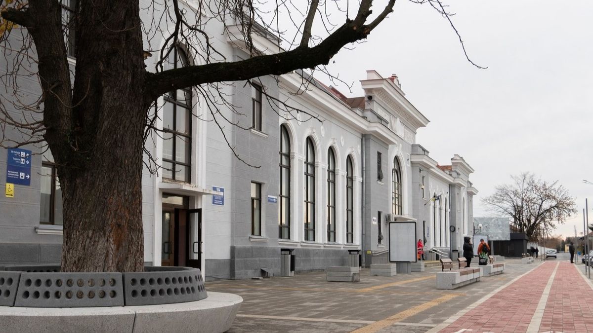 Посадовця Мукачівської мерії підозрюють у відкатах під час реконструкції привокзальної площі