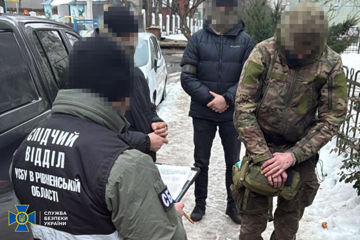 СБУ затримала терориста з саморобною вибухівкою біля кавʼярні в центрі Рівного