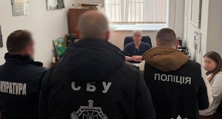 Завідувача відділення Університетської лікарні у Львові затримали на хабарі 600 доларів