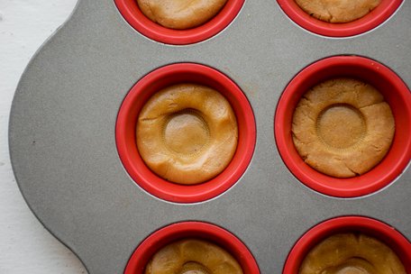 Лише сода і вода: як легко відмити силіконові форми для випічки