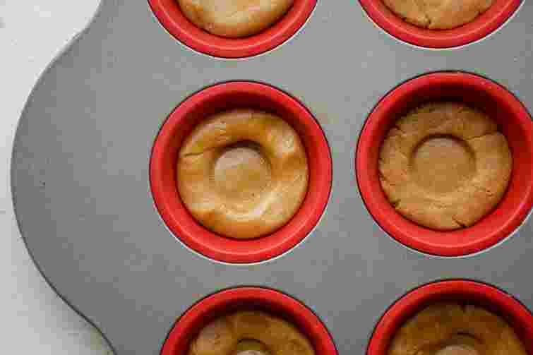 Лише сода і вода: як легко відмити силіконові форми для випічки