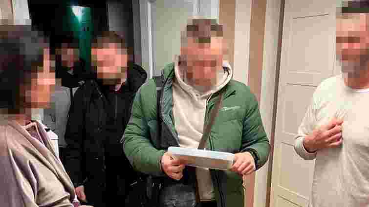 Посадовці оборонного підприємства розікрали на закупівлях для Сил оборони понад 19 млн грн