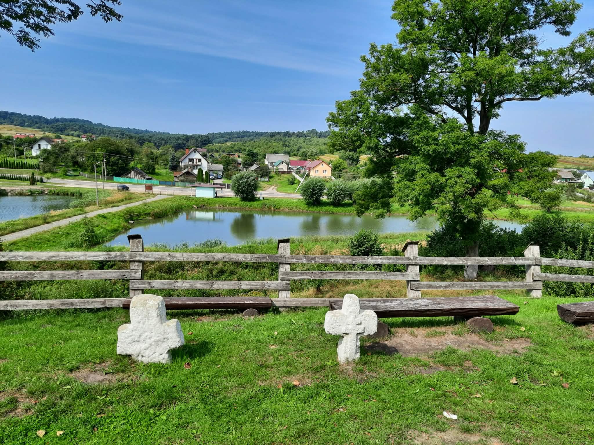 Обійстя церкви Святого Духа і стави довкола