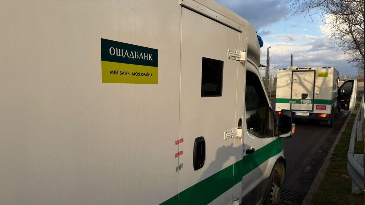 Угорщина повернула арештовані інкасаторські автомобілі «Ощадбанку»