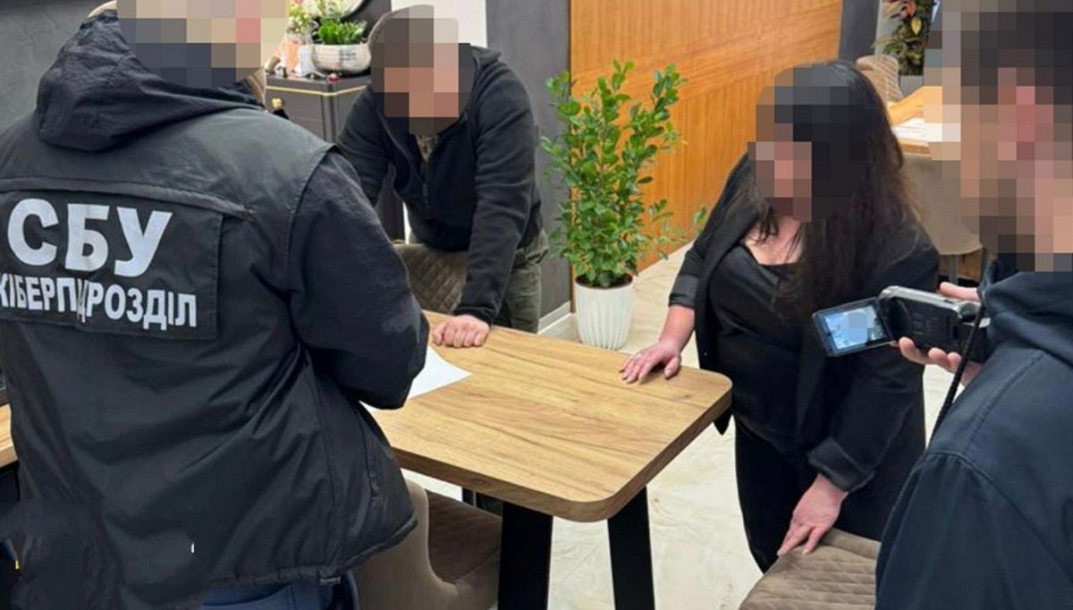 Слідство повідомило деталі підозри львівським чиновницям за фіктивне бронювання