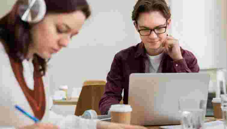 Студенти-бюджетники приватних університетів з вересня отримуватимуть стипендії