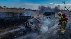 Через спалення сухостою на Львівщині згорів автомобіль