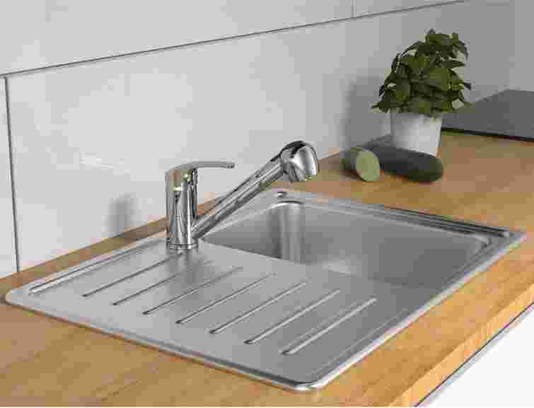 Мийка знову блищатиме: як відчистити раковину з нержавіючої сталі