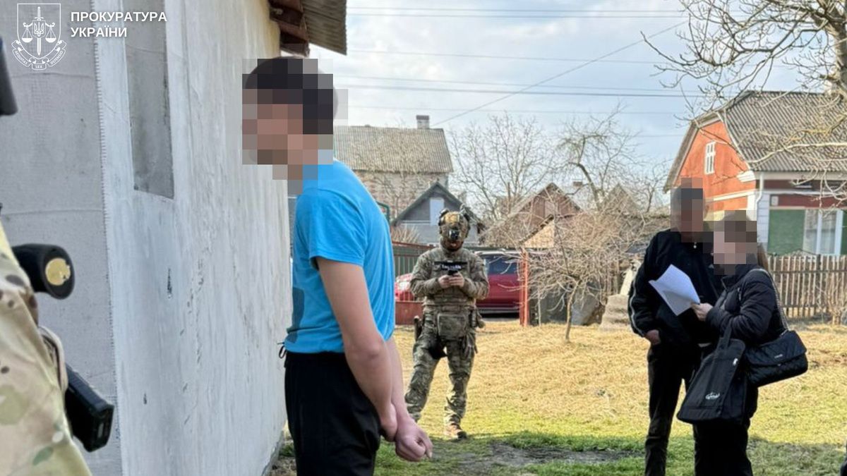 33-річний мешканець Львівщині продавав у телеграмі інтимні фото та відео з неповнолітніми