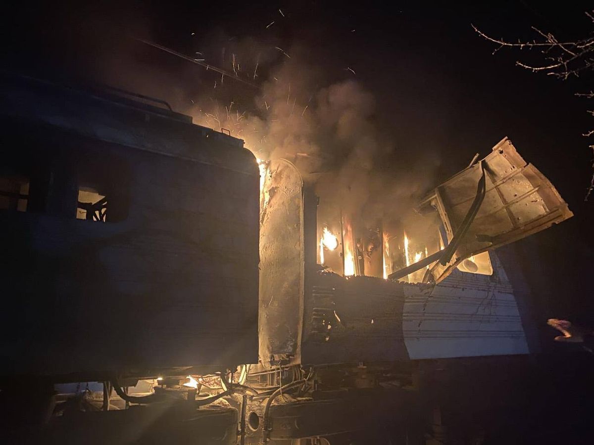На Харківщині російський дрон влучив у приміський поїзд