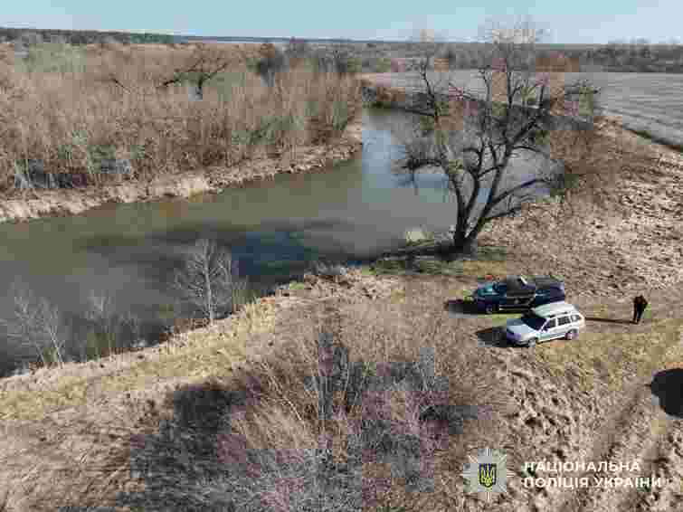 На Рівненщині через падіння авто у річку загинуло подружжя 