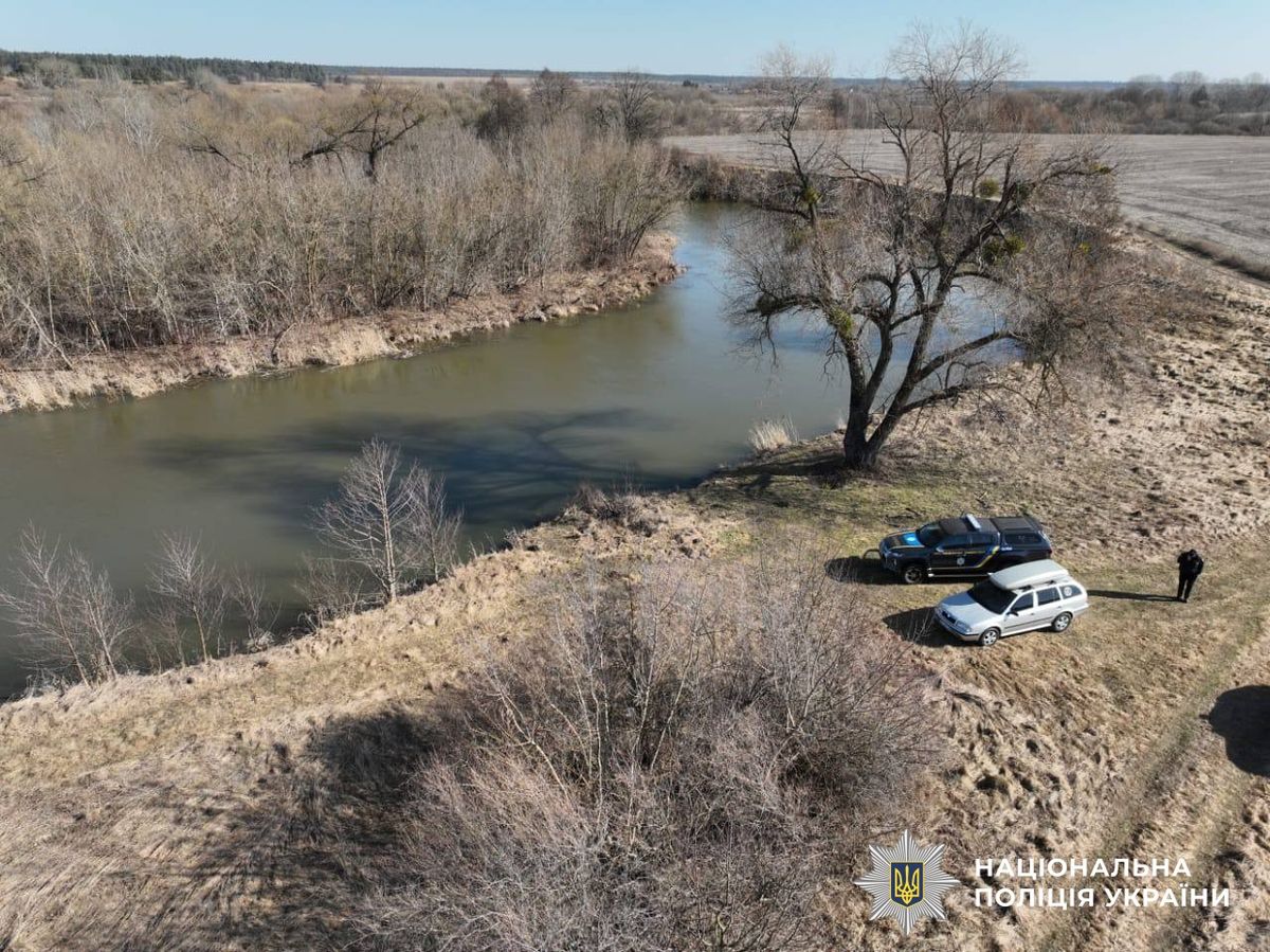 На Рівненщині через падіння авто у річку загинуло подружжя 