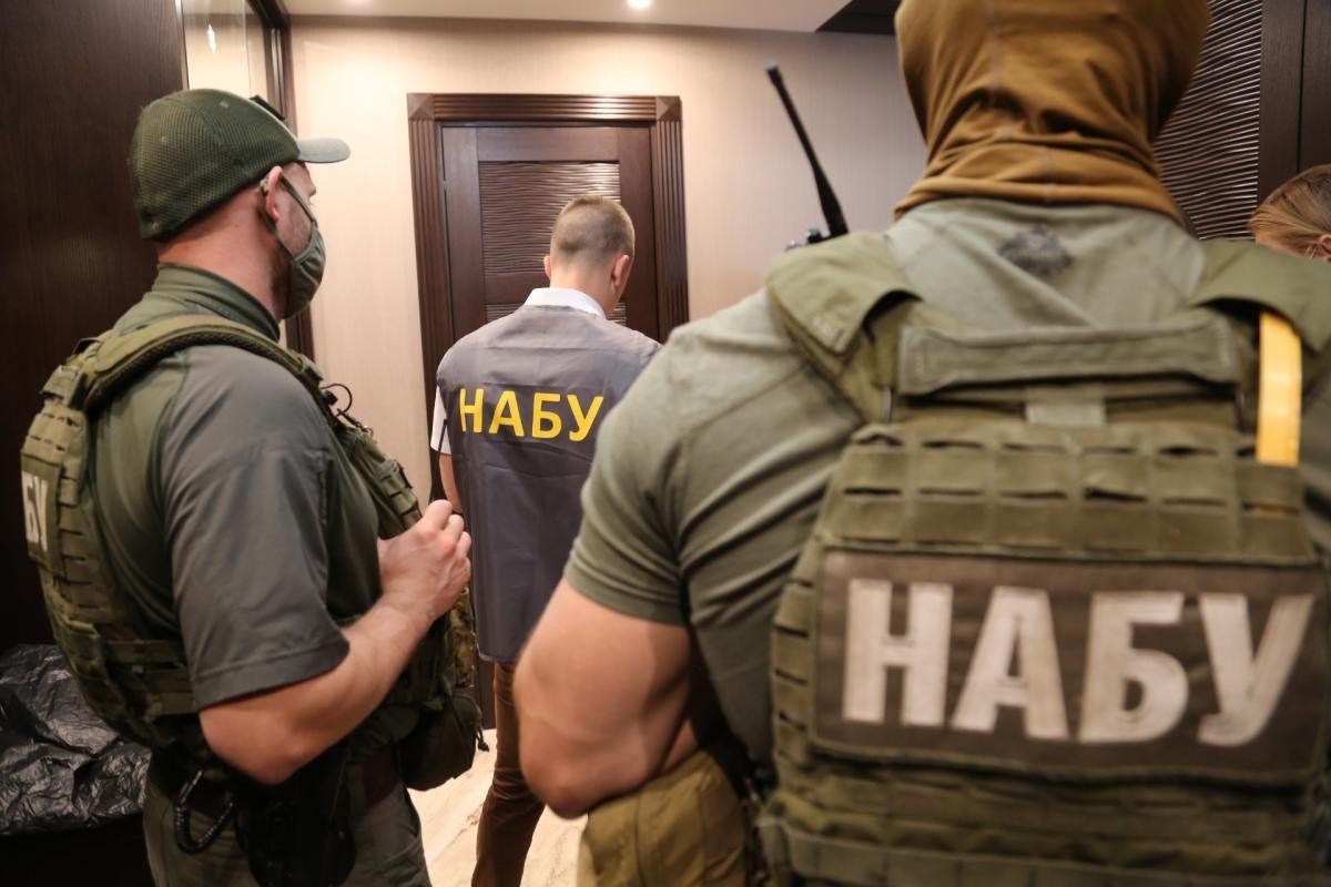 НАБУ заявило, що їхнього співробітника на вʼїзді до Сум безпідставно затримала СБУ