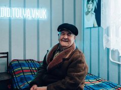 У віці 88 років помер популярний блогер дід Толя