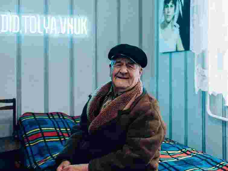 У віці 88 років помер популярний блогер дід Толя