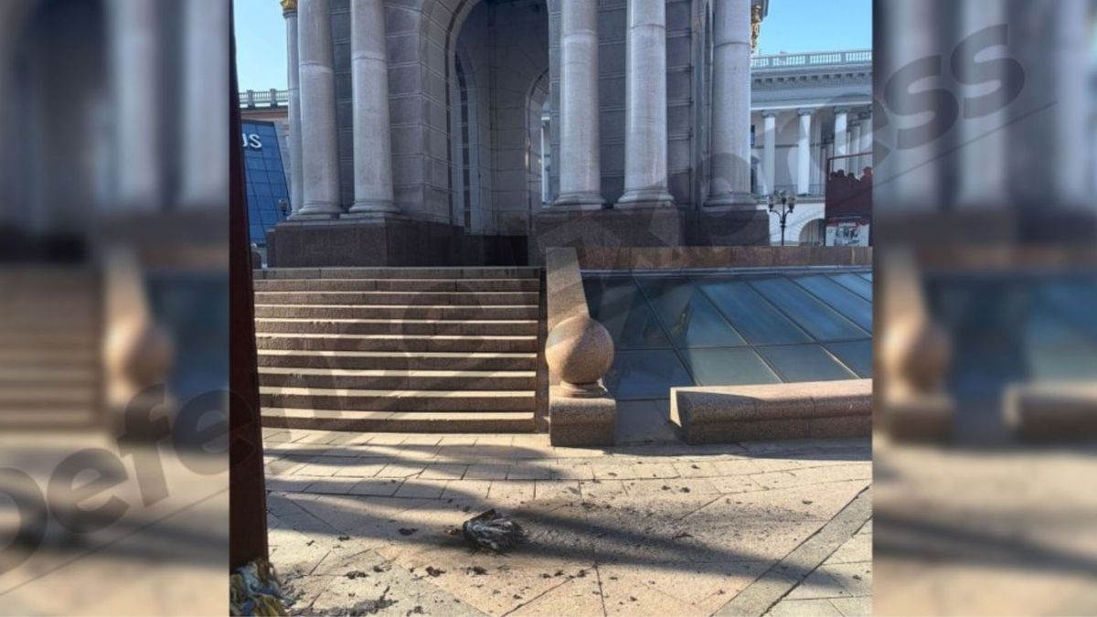 Біля Монумента Незалежності в центрі Києва впали уламки дрона «Ланцет» зі штучним інтелектом