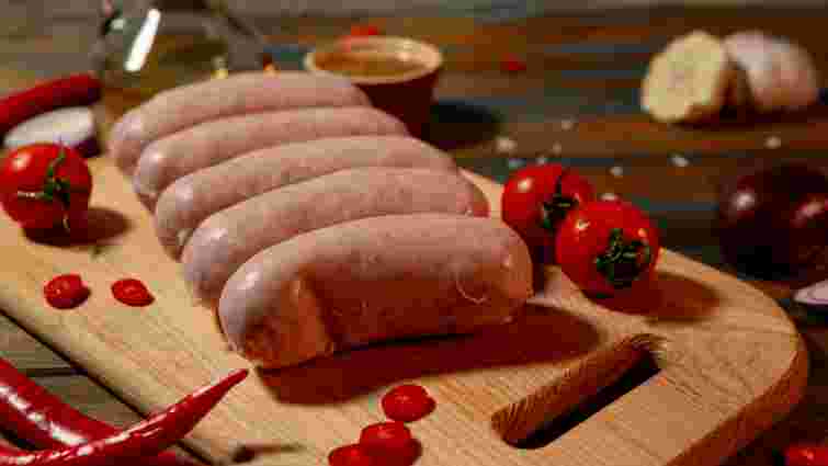 Все починається на етапі варіння: як легко зняти шкірку з сардельки