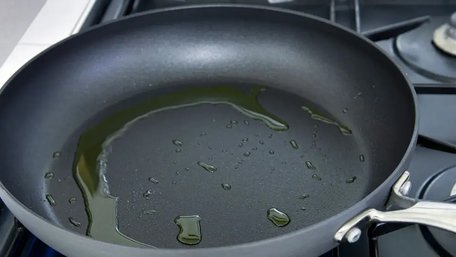 Потурбуйтеся про каналізацію: що робити з олією після смаження