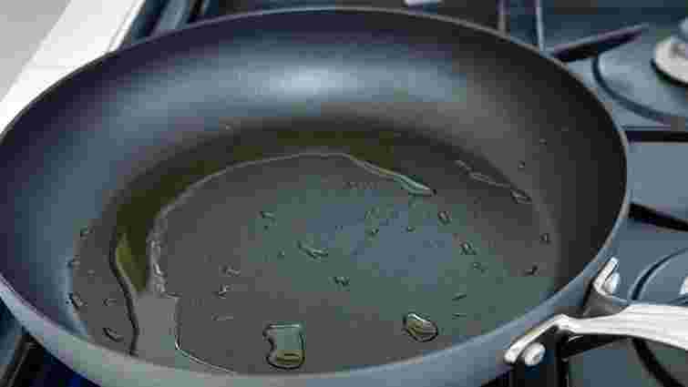 Потурбуйтеся про каналізацію: що робити з олією після смаження