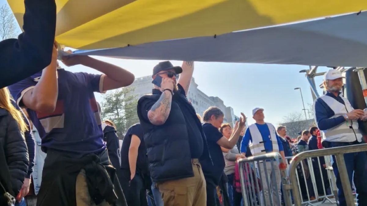 Лідер опозиційної партії «Тиса» заявив про провокацію з українським прапором у Будапешті
