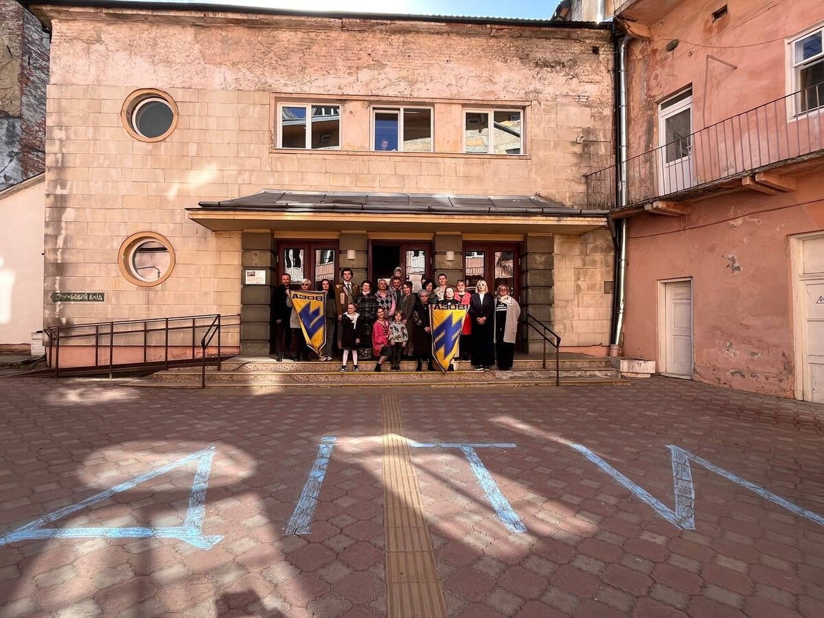 Напис біля Першого театру