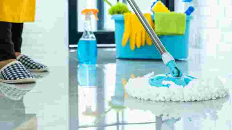 Вас здивує ефект: чому варто мити підлогу з оцтом і сіллю