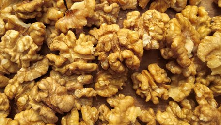 Не викидайте гіркі горіхи: ось простий спосіб зробити їх смачними