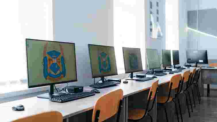 Японці подарують українським навчальним закладам 7000 одиниць техніки