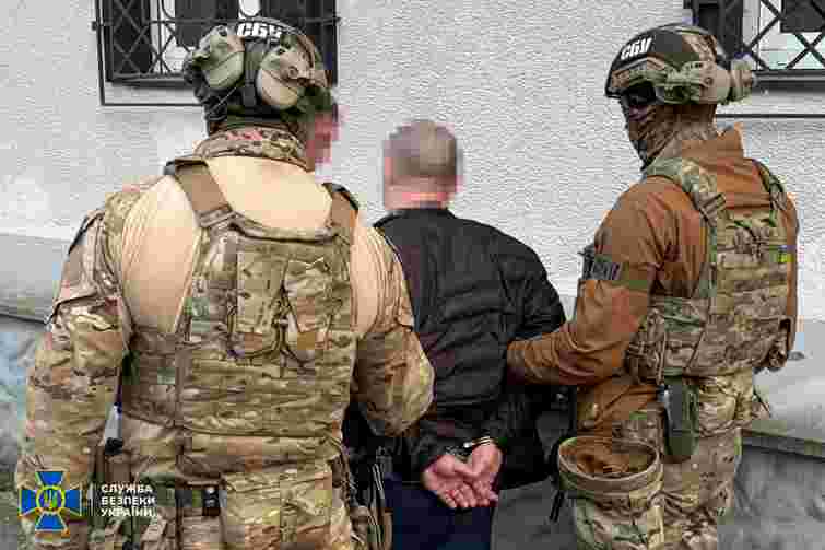 СБУ затримала на хабарі керівника ТЦК на Прикарпатті