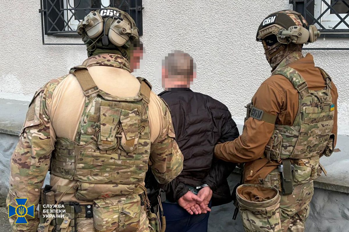 СБУ затримала на хабарі керівника ТЦК на Прикарпатті
