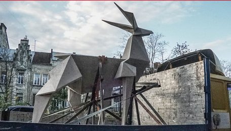 В Європарламенті презентують скульптуру «Оригамі Олень» Жанни Кадирової