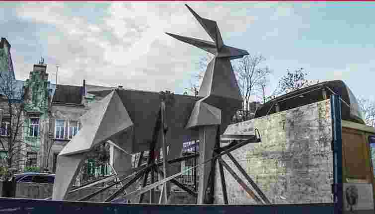 В Європарламенті презентують скульптуру «Оригамі Олень» Жанни Кадирової