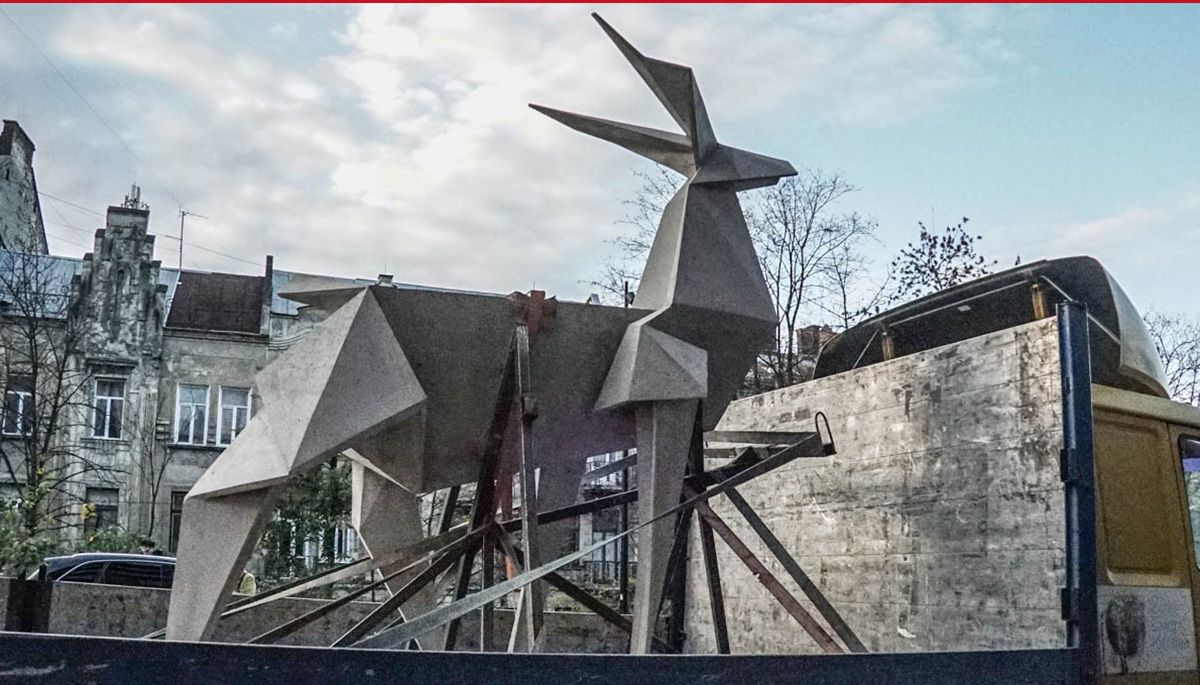 В Європарламенті презентують скульптуру «Оригамі Олень» Жанни Кадирової