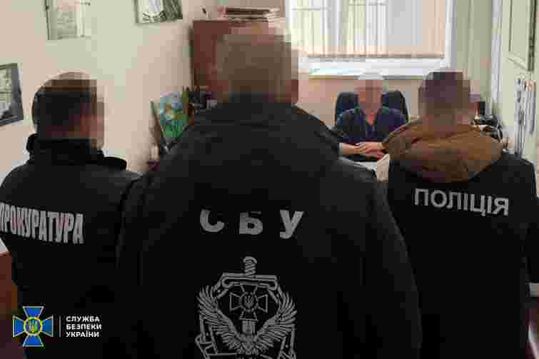 Суд відсторонив від посади та арештував майно підозрюваного у хабарі львівського ревматолога